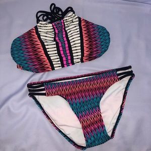 Multicolored target chevron swim set